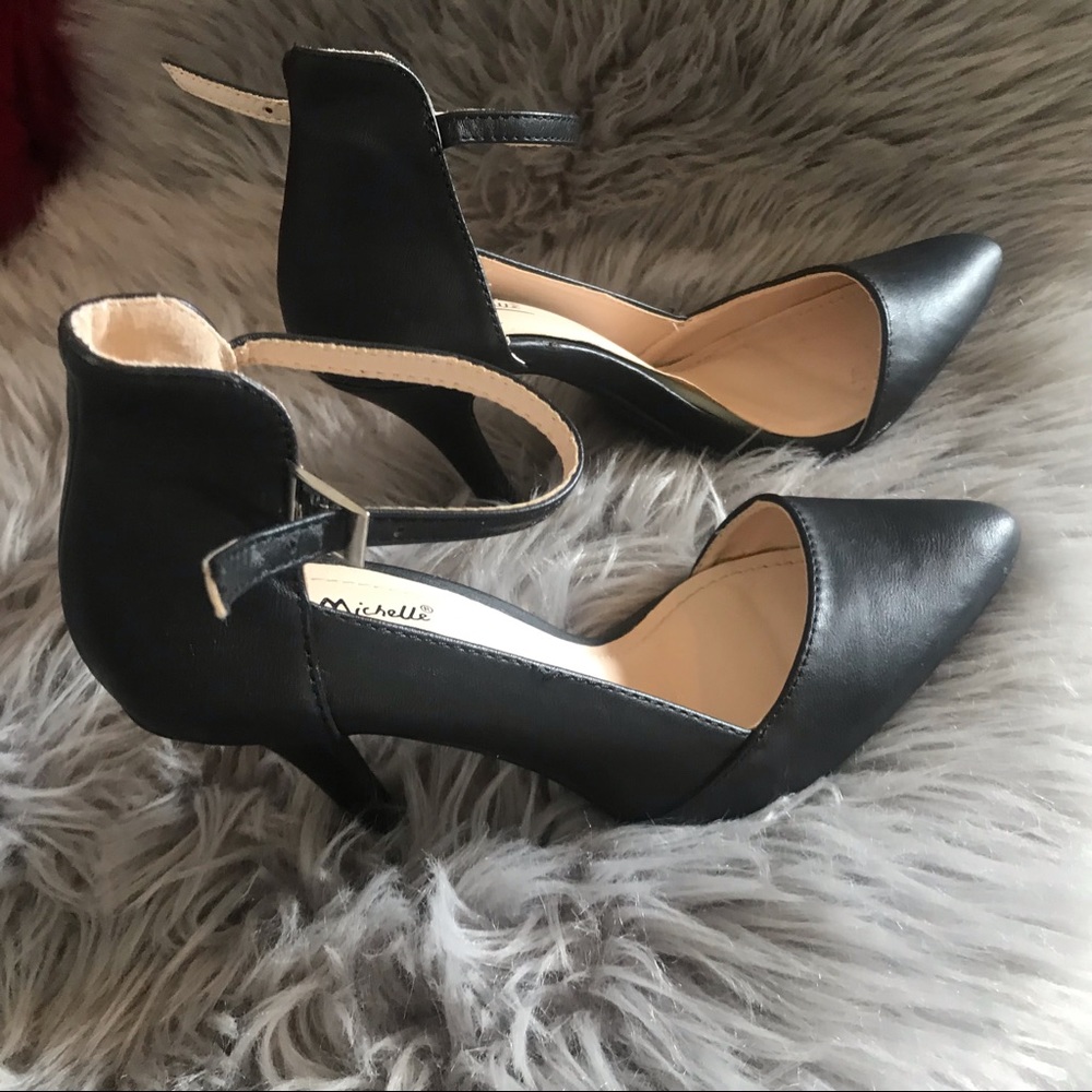 Shoes - Picture 2 of 7